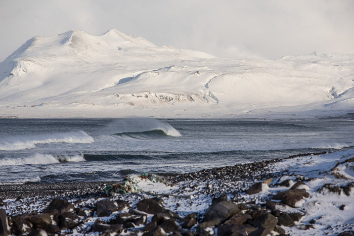 2575-Waves-Iceland