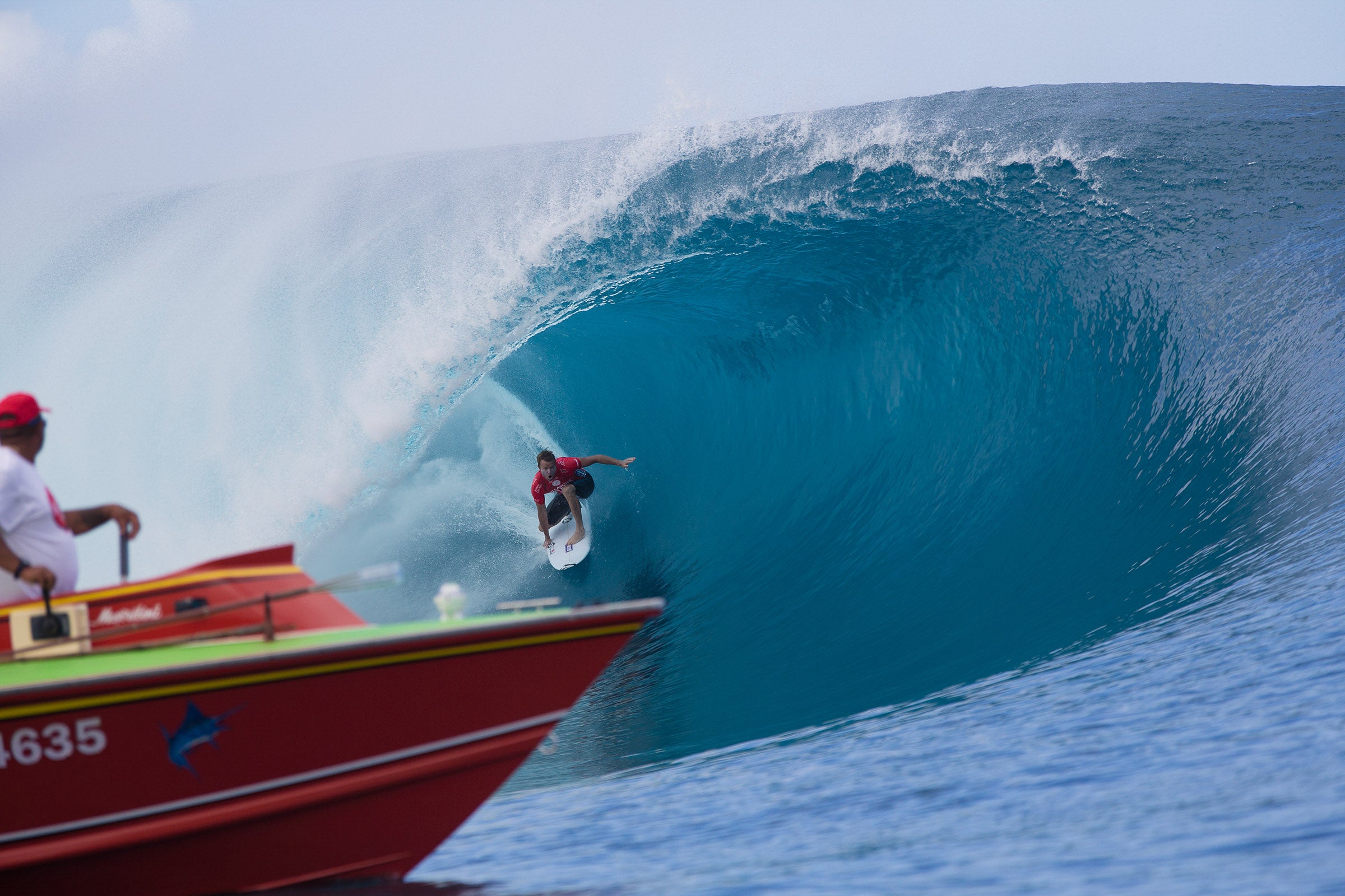 Teahupo’o Tahiti French Polynesia, powerful ocean wave forming heavy barrel, surf photography – Sean Scott Photography