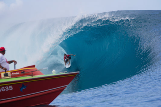 Teahupo’o Tahiti French Polynesia, powerful ocean wave forming heavy barrel, surf photography – Sean Scott Photography