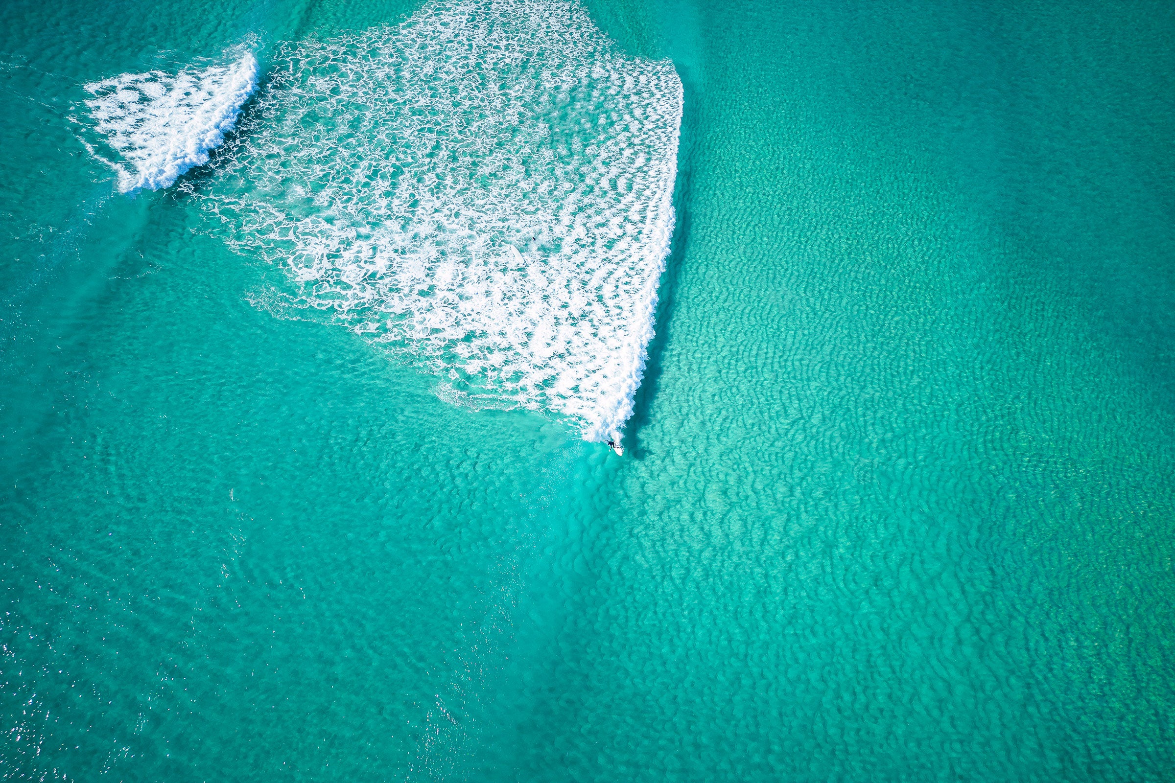 Currumbin Alley Gold Coast, surfer riding ocean wave from above, aerial photography – Sean Scott Photography