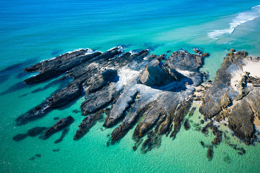 Currumbin Alley Gold Coast, surfers and sandbanks in clear blue ocean water, aerial photography – Sean Scott Photography