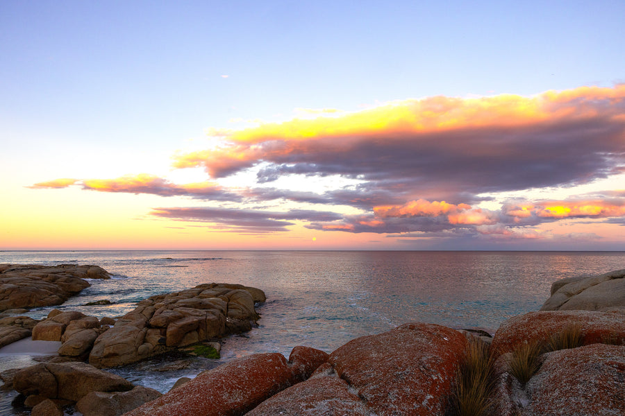 Australian coastline, colourful sunset reflecting across ocean and rocks, seascape photography – Sean Scott Photography